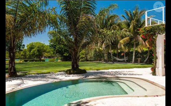 La chanteuse et actrice Olivia Newton-John a mis en vente sa superbe maison de Floride pour la somme de 6,2 millions de dollars.