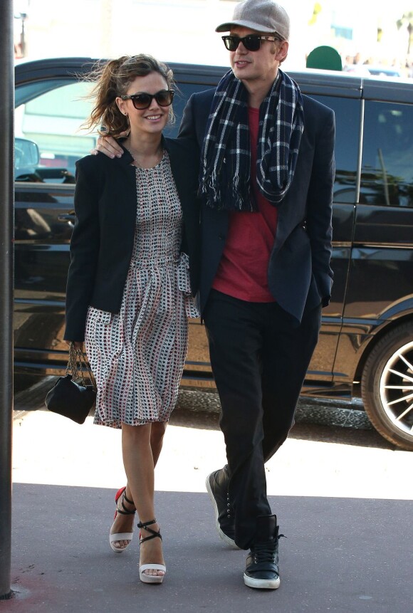 Rachel Bilson et Hayden Christensen, tendres amoureux le 20 mai 2013 dans les rues de Cannes durant le 66e Festival