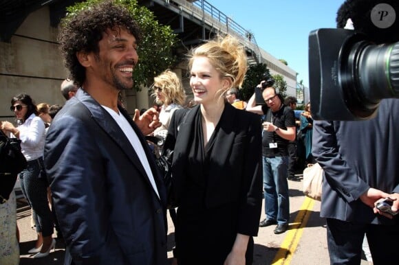 Tomer Sisley (montre Nicolas Rieussec de Montblanc) et Margot Bancilhon (en robe noire Paul Ka) à Cannes.