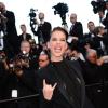 Barbara Palvin superbe et rock sur le red carpet à Cannes le 21 mai 2013