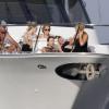 Minnie Driver profite du soleil sur un yacht avec des amis à Los Cabos au Mexique, le 21 mai 2013.