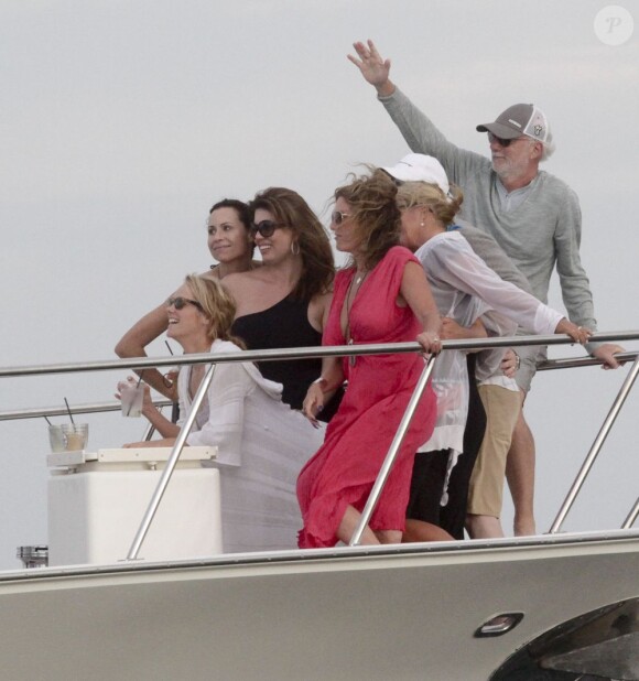 Minnie Driver s'éclate sur un yacht avec des amis à Los Cabos au Mexique, le 21 mai 2013.