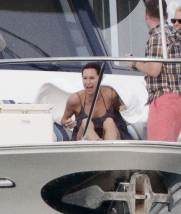 Minnie Driver sur un yacht avec des amis à Los Cabos au Mexique, le 21 mai 2013.