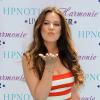 Khloé Kardashian, parfaitement moulée dans une robe rayée Robert Rodriguez, célèbre le lancement de son cocktail pour la marque de vodkas HPNOTIQ à l'hôtel Mr. C Beverly Hills. Los Angeles, le 22 mai 2013.