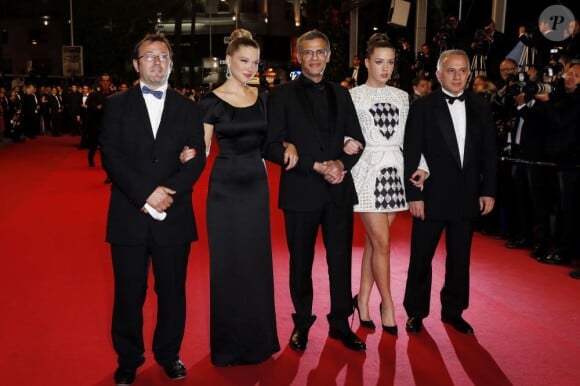 Vincent Maraval, Léa Seydoux, Abdellatif Kechiche, Adèle Exarchopoulos et Brahim Chioua lors du la montée des marches au Festival de Cannes pour le film La Vie d'Adèle - chapitre 1 et 2, le 23 mai 2013