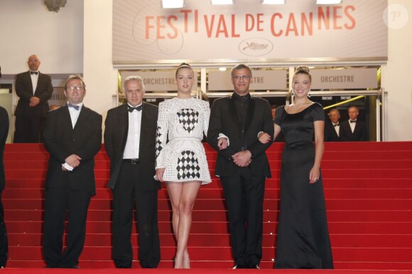 Vincent Maraval, Brahim Chioua, Adèle Exarchopoulos, Abdellatif Kechiche et Léa Seydoux lors du la montée des marches au Festival de Cannes pour le film La Vie d'Adèle - chapitre 1 et 2, le 23 mai 2013
