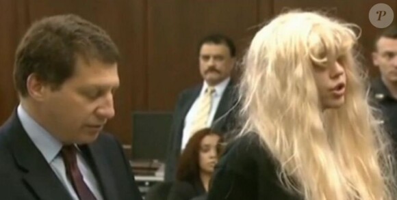 Amanda Bynes a fait face au juge, vendredi 24 mai suite à son arrestation à New York.