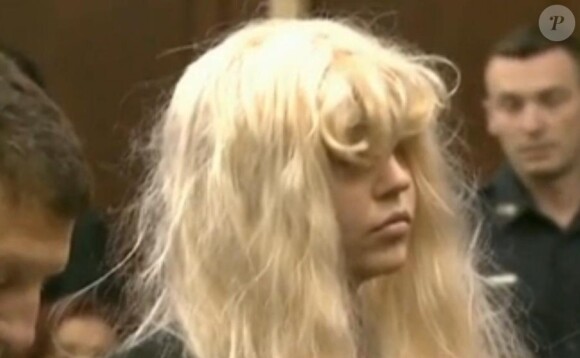 Amanda Bynes face à la justice américaine suite à son arrestation, vendredi 24 mai 2013.
