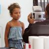Halle Berry, enceinte, emmène sa fille Nahla faire des photos d'identité à Los Angeles, le 24 mai 2013.