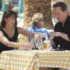 David Cameron et sa femme Samantha déjeunent en vacances à Ibiza le 26 mai 2013.