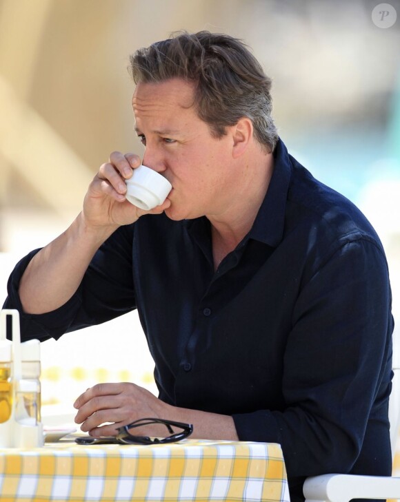David Cameron et son épouse Samantha déjeunent en vacances à Ibiza le 26 mai 2013.