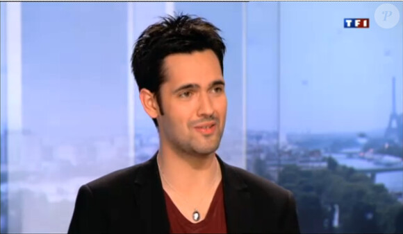 Yoann Fréget sur le plateau du JT de 20 heures de TF1, dimanche 19 mai 2013