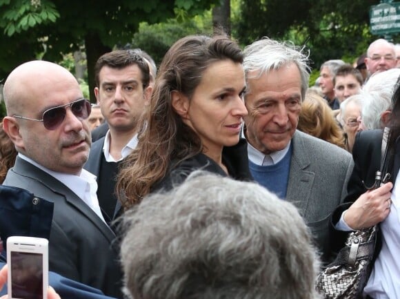 Aurélie Filippetti et le réalisateur Costa-Gavras - Obsèques de Georges Moustaki au Père-Lachaise à Paris. Le 27 mai 2013.
