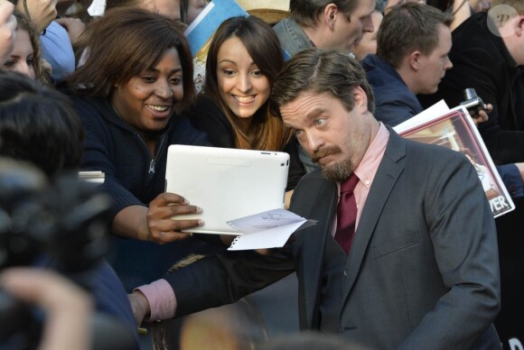 Zach Galifianakis avec une fan à l'avant-première du Film Very Bad Trip 3 à l'UGC Normandie Champs-Elysées, Paris, le 27 mai 2013.