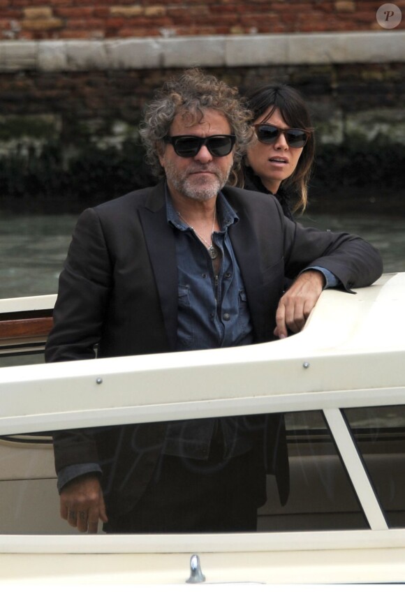 Renzo Rosso et sa compagne Arianna Alessi assistent à l'exposition Prima Materia au Punta Della Dogana. Venise, le 29 mai 2013.