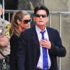 Charlie Sheen et Denise Richards se rendent au tribunal de Los Angeles. Il était question de savoir qui aurait la garde des jumeaux Bob et Max, fils de l'acteur et de Brooke Mueller, internée pour être retombée dans la drogue. Photo prise le 7 mai 2013.