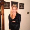 La belle Dita Von Teese a posté sur Twitter des photos d'elle blonde datant des années 1990.