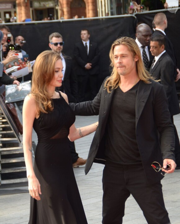 Angelina Jolie et Brad Pitt pendant la première mondiale de World War Z, à l'Empire Leicester Square, Londres, le 2 juin 2013.