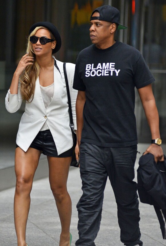 Beyoncé et Jay-Z (qui porte un jean New Riley 3D de la marque G-Star) se rendent au cinéma voir le film Iron Man 3 à New York, le 2 juin 2013.