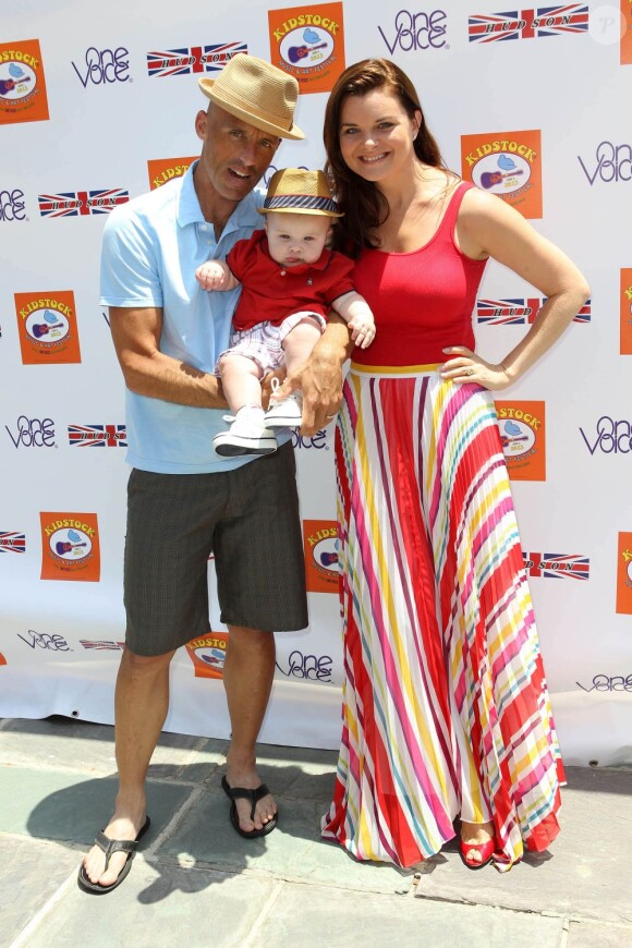 Heather Tom, son mari et leur petit Zane au 7e Kidstock Music and Art Festival au manoir Greystone à Beverly Hills, le 2 juin 2013