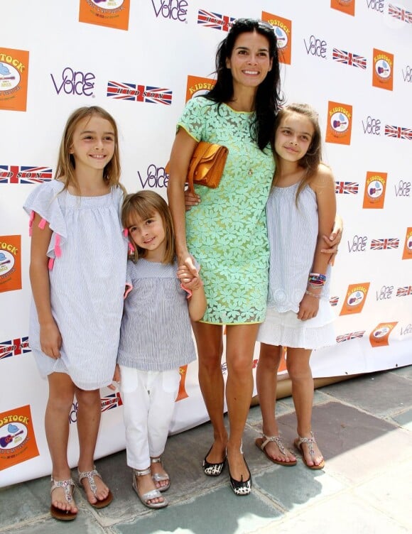 Angie Harmon et ses trois adorables filles au 7e Kidstock Music and Art Festival au manoir Greystone à Beverly Hills, le 2 juin 2013