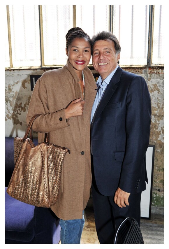 La chanteuse Ayo et Herve Giaoui (PDG de Habitat) lors du lancement d'Habitat 1964, un village vintage dédié aux marques de design, mode et accessoires situé en plein coeur des puces de Saint-Ouen le 2 juin 2013