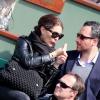 Caterina Murino et son nouveau compagnon d'origine australienne, le 3 juin 2013 dans les gradins de Roland-Garros.