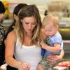 L'actrice et chanteuse Hilary Duff emmène son fils Luca à l'atelier "Babies First Class" à Sherman Oaks, le 29 mai 2013.