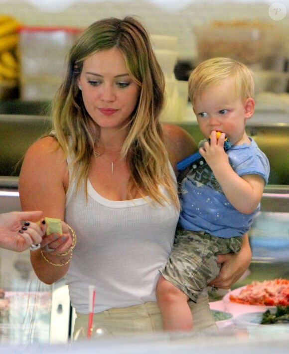 Hilary Duff emmène son fils Luca à l'atelier "Babies First Class" à Sherman Oaks, le 29 mai 2013.