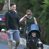 Hilary Duff se balade avec son mari Mike Comrie et leur fils Luca à Los Angeles, le 25 mai 2013.