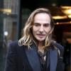 John Galliano dans les rues de Paris en février 2013