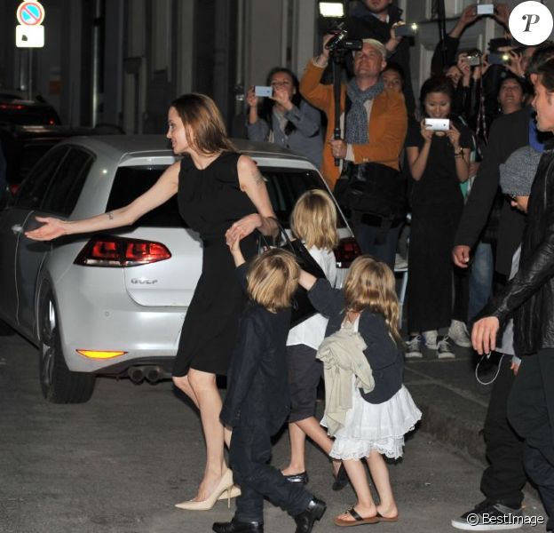 Angelina Jolie Et Brad Pitt Avec Leurs 6 Enfants Pour L Anniversaire De Maman Purepeople