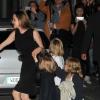 Brad Pitt et Angelina Jolie quittant le restaurant Kuchi avec leurs enfants Maddox, Zahara, Pax, Shiloh, Vivienne, Knox à Berlin le 4 juin 2013, jour de l'anniversaire d'Angie