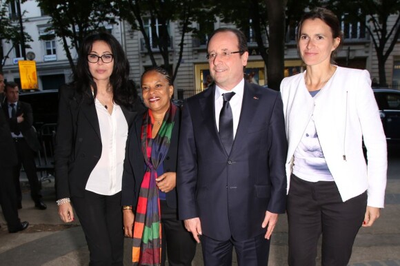 Yamina Benguigui, Christiane Taubira, François Hollande et Aurélie Filippetti - Anniversaire de la Fondation Culture et Diversité au théâtre du Rond-Point à Paris le 3 juin 2013.