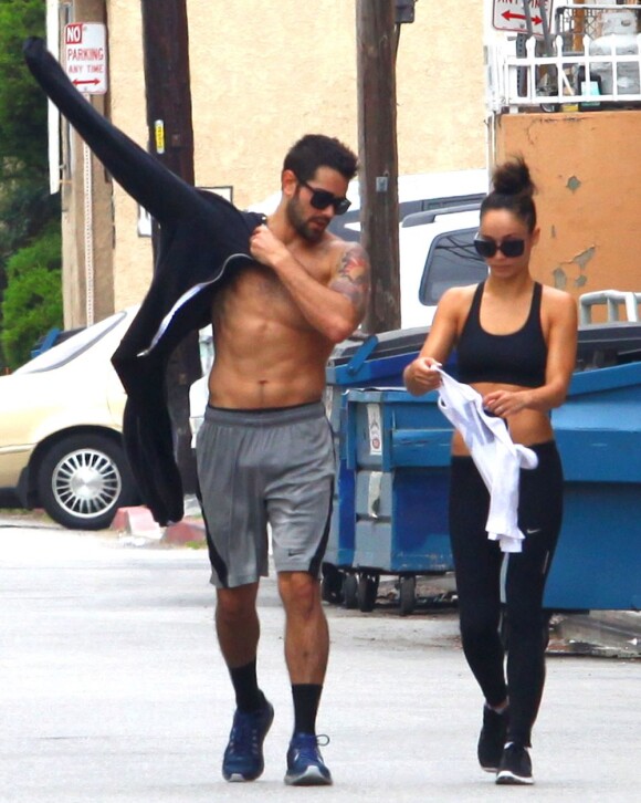 Jesse Metcalfe et sa fiancée Cara Santana sortent de leur cours de fitness à Los Angeles, le 4 juin 2013.
