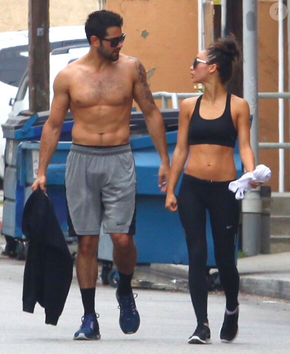 Jesse Metcalfe et sa fiancée Cara Santana sortent de leur cours de fitness à Los Angeles, le 4 juin 2013.