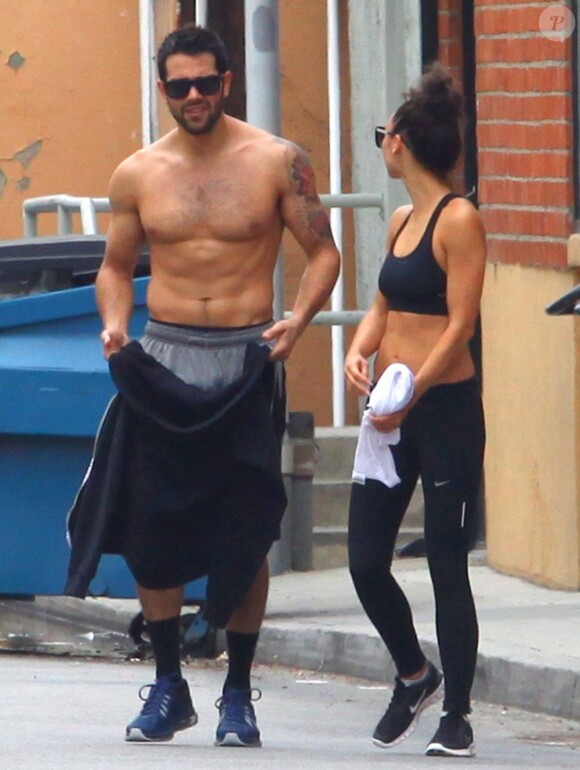 Jesse Metcalfe et sa fiancée Cara Santana sortent de leur cours de fitness à Los Angeles, le 4 juin 2013.