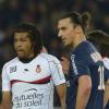 Kevin Anin face à Zlatan Ibrahimovic lors du match entre le PSG et Nice au Parc des Princes à Paris le 21 avril 2013