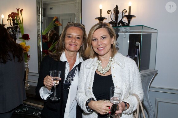 Cathy Lellouch et Isabelle Maurin - déjeuner pour présenter le bijou imaginé par Laeticia Hallyday avec le joaillier Eternamé au profit de l'Unicef, à Paris le 4 juin 2013. La chef étoilée Hélène Darroze s'est chargée du menu.