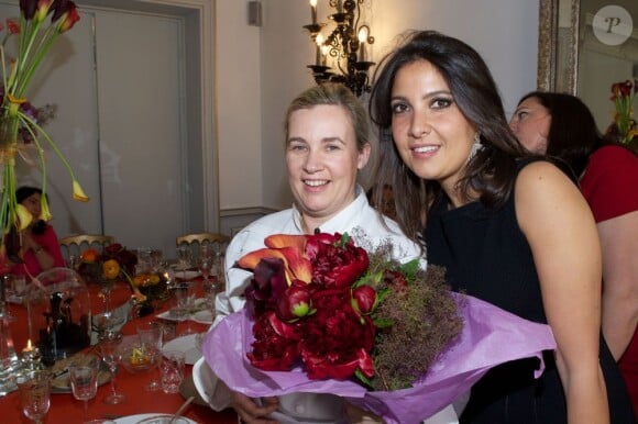 Hélène Darroze et Sarah Besnainou - déjeuner pour présenter le bijou imaginé par Laeticia Hallyday avec le joaillier Eternamé au profit de l'Unicef, à Paris le 4 juin 2013. La chef étoilée Hélène Darroze s'est chargée du menu.