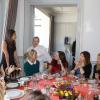Hélène Darroze félicitée par les convives - déjeuner pour présenter le bijou imaginé par Laeticia Hallyday avec le joaillier Eternamé au profit de l'Unicef, à Paris le 4 juin 2013. La chef étoilée Hélène Darroze s'est chargée du menu.