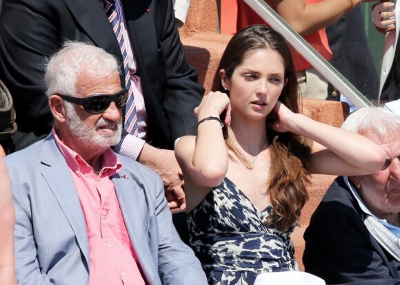 Jean-Paul Belmondo avec sa petite-fille Annabelle à Roland-Garros, le 7 juin 2013.