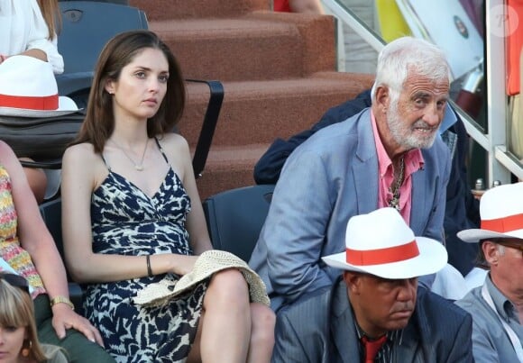Jean-Paul Belmondo et sa petite-fille Annabelle face à la défaite de Tsonga à Roland-Garros, le 7 juin 2013.