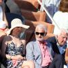 Jean-Paul Belmondo, avec Annabelle, et son ami Charles Gérard à Roland-Garros le 7 juin 2013.