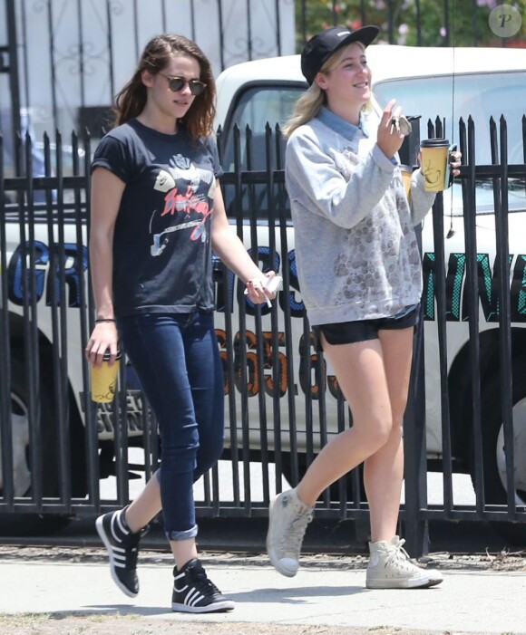 Exclusif - Kristen Stewart détendue à Los Feliz, le 7 juin 2013.