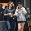 Exclusif - Kristen Stewart avec une amie à Los Feliz, le 7 juin 2013.