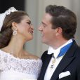 Mariage de la princesse Madeleine de Suède, vêtue d'une robe signée Valentino, et Chris O'Neill, le 8 juin 2013 à Stockholm. Après la cérémonie dans la chapelle du palais royal, les jeunes mariés ont emprunté une calèche pour se rendre à Riddarholmen et embarquer pour Drottningholm, résidence royale où se tenait la réception.