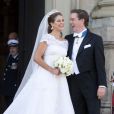 Mariage de la princesse Madeleine de Suède, vêtue d'une robe signée Valentino, et Chris O'Neill, le 8 juin 2013 à Stockholm. Après la cérémonie dans la chapelle du palais royal, les jeunes mariés ont emprunté une calèche pour se rendre à Riddarholmen et embarquer pour Drottningholm, résidence royale où se tenait la réception.