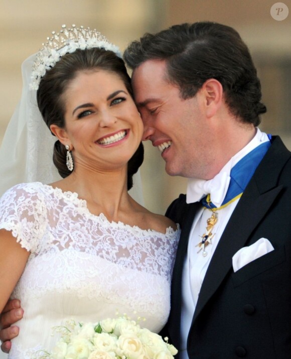 La princesse Madeleine de Suède, en robe Valentino, et Christopher O'Neill célébraient leur mariage le 8 juin 2013 en la chapelle royale à Stockholm, avant d'effectuer une procession pour rallier Drottningholm.