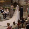 Chris O'Neill et la princesse Madeleine de Suède au moment de l'échange des consentements, lors de leur mariage en la chapelle du palais royal à Stockholm le 8 juin 2013.